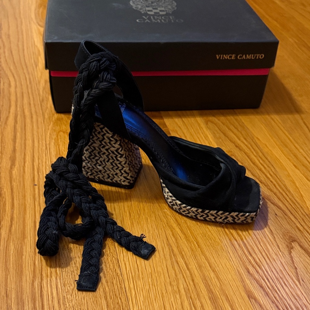 Vince Camuto Paddge Tie Up sandals, size 7